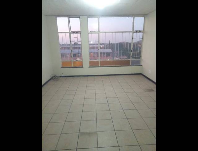 2 BEDROOM APARTMENT FOR SALE IN EAST LYNNE